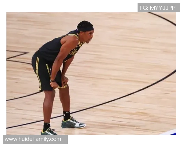 摩斯高伦与洛克伦的对决分析及赛季表现对比探讨